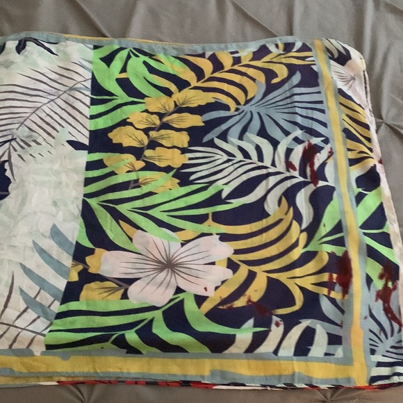 Beautiful Large Tropical Lightweight Shawl Scarf - Picture 3 of 5